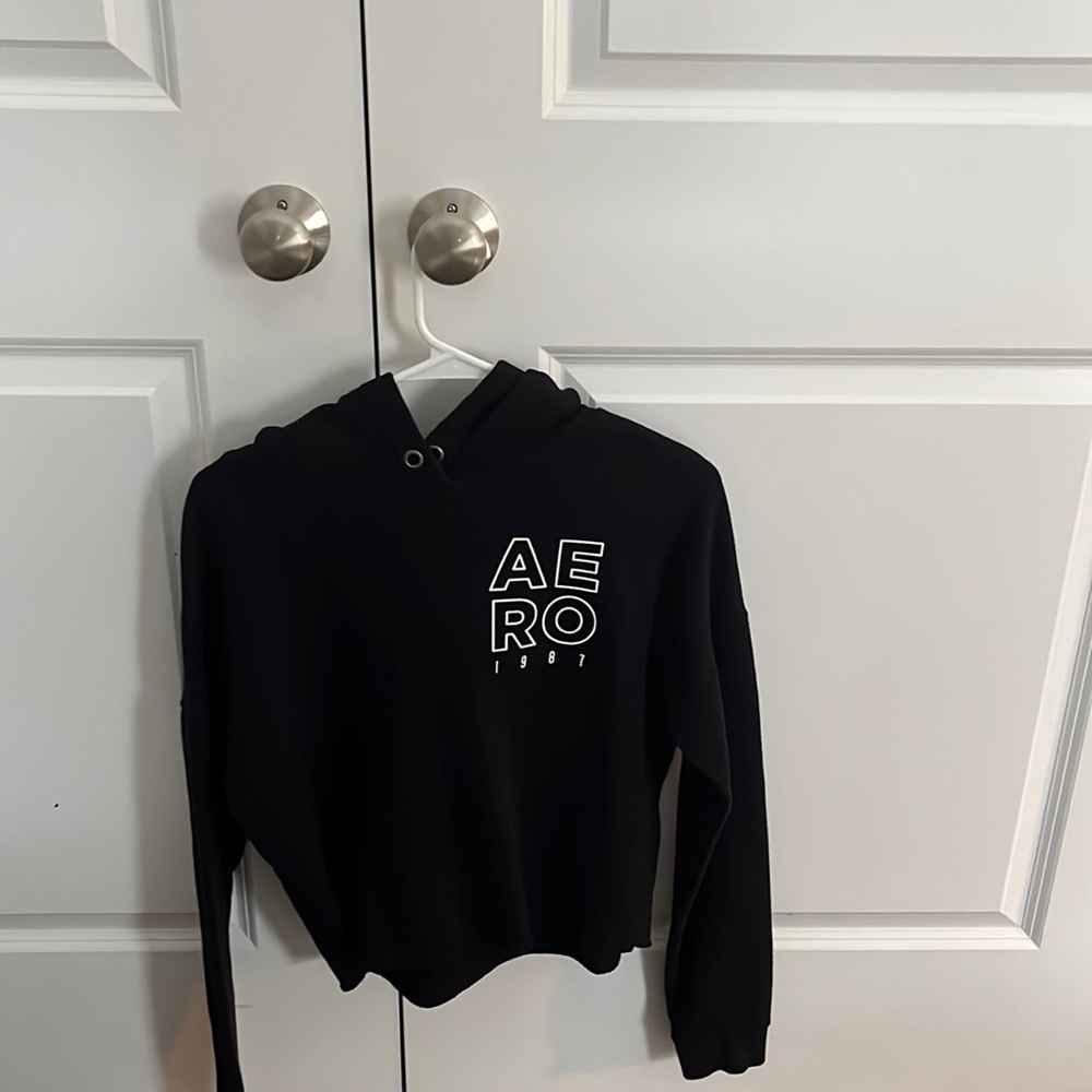 Aeropostale cropped black sweatshirt